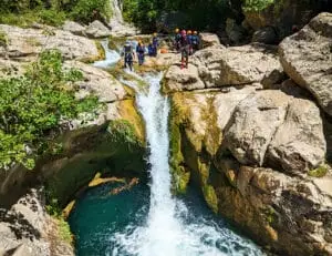 Toboggan naturel lors d’une sortie canyoning dans les Gorges du Loup - Les Geckos