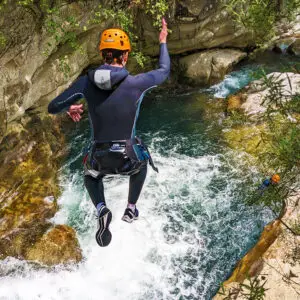 Grand saut dans le canyon du vallon de Bès Courmes dans les Gorges du Loup - Les Geckos