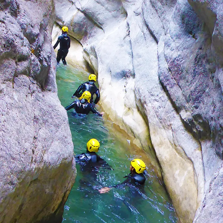 Progression aquatique dans le canyon du vallon de Cramassouri - Les Geckos