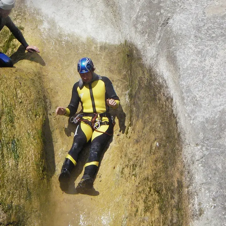 Toboggan dans le canyon de Cuebris - Les Geckos