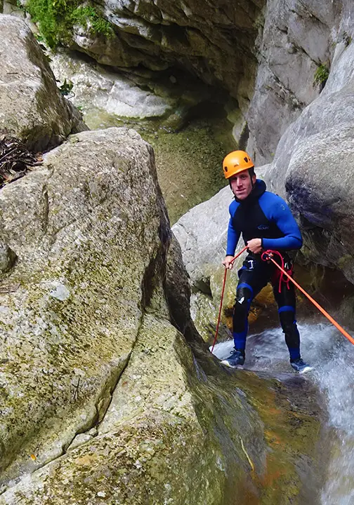 Belle étroiture finale dans le canyon du vallon de l'Imberguet - Les Geckos